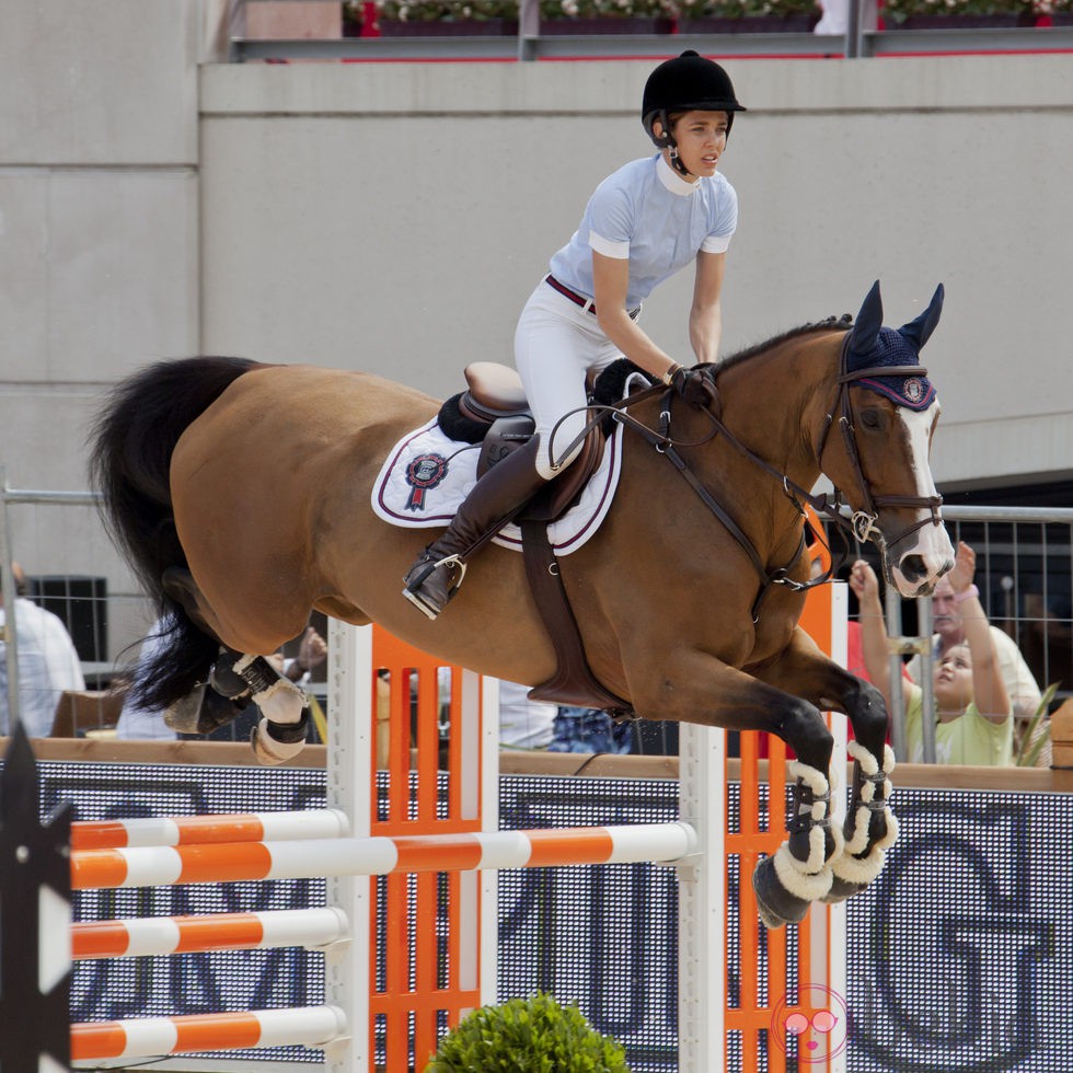 Carlota Casiraghi participando en el Concurso de Hípica de Monte-Carlo