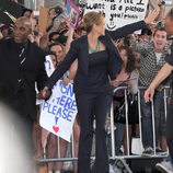 Julia Roberts aclamada por sus fans en el estreno de 'Larry Crowne'