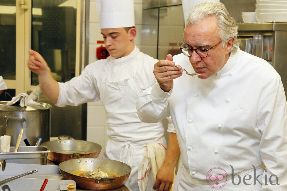 Alain Ducasse prueba un menú en Mónaco