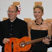 Alberto de Mónaco y Charlene Wittstock reciben un regalo de 'The Eagles'