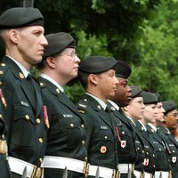 El Príncipe Guillermo saluda a la Guardia de Honor en Ottawa