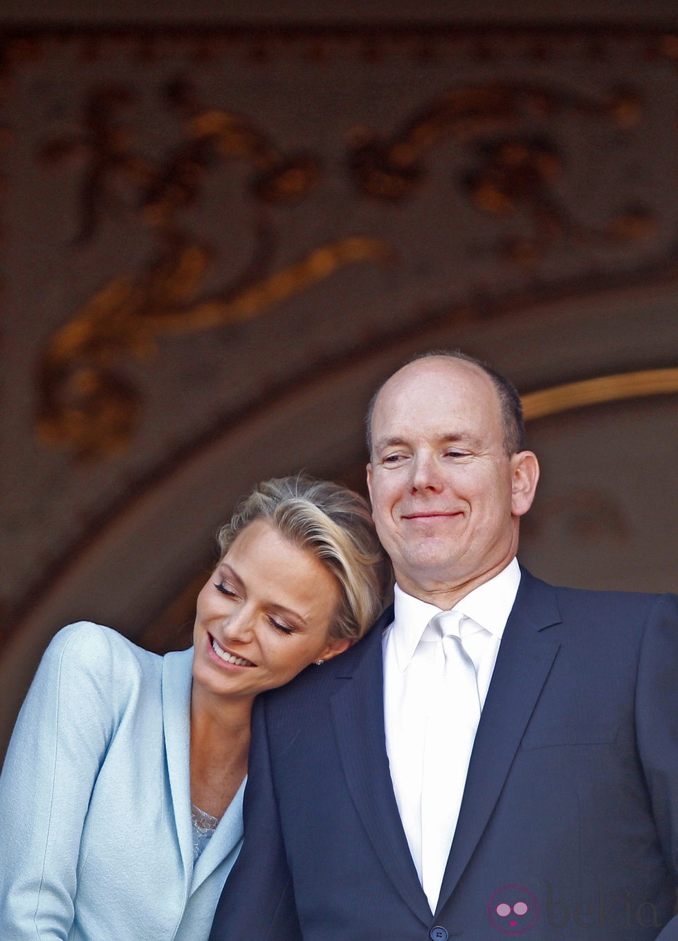 Charlene Wittstock se apoya en su marido Alberto de Mónaco tras casarse