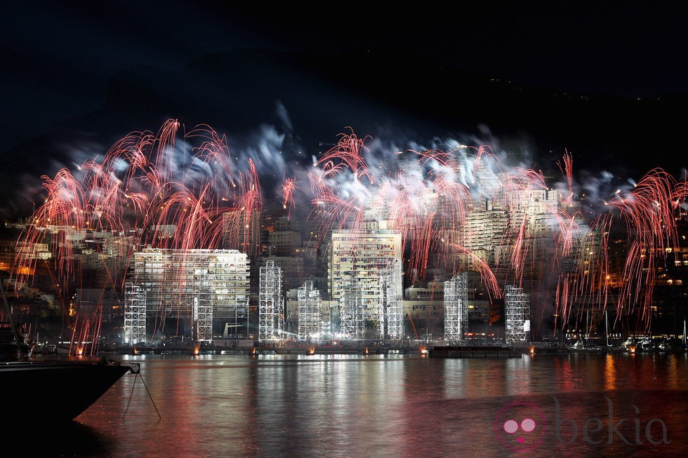 Fuegos artificiales en Mónaco para celebrar la boda de Alberto II y Charlene Wittstock