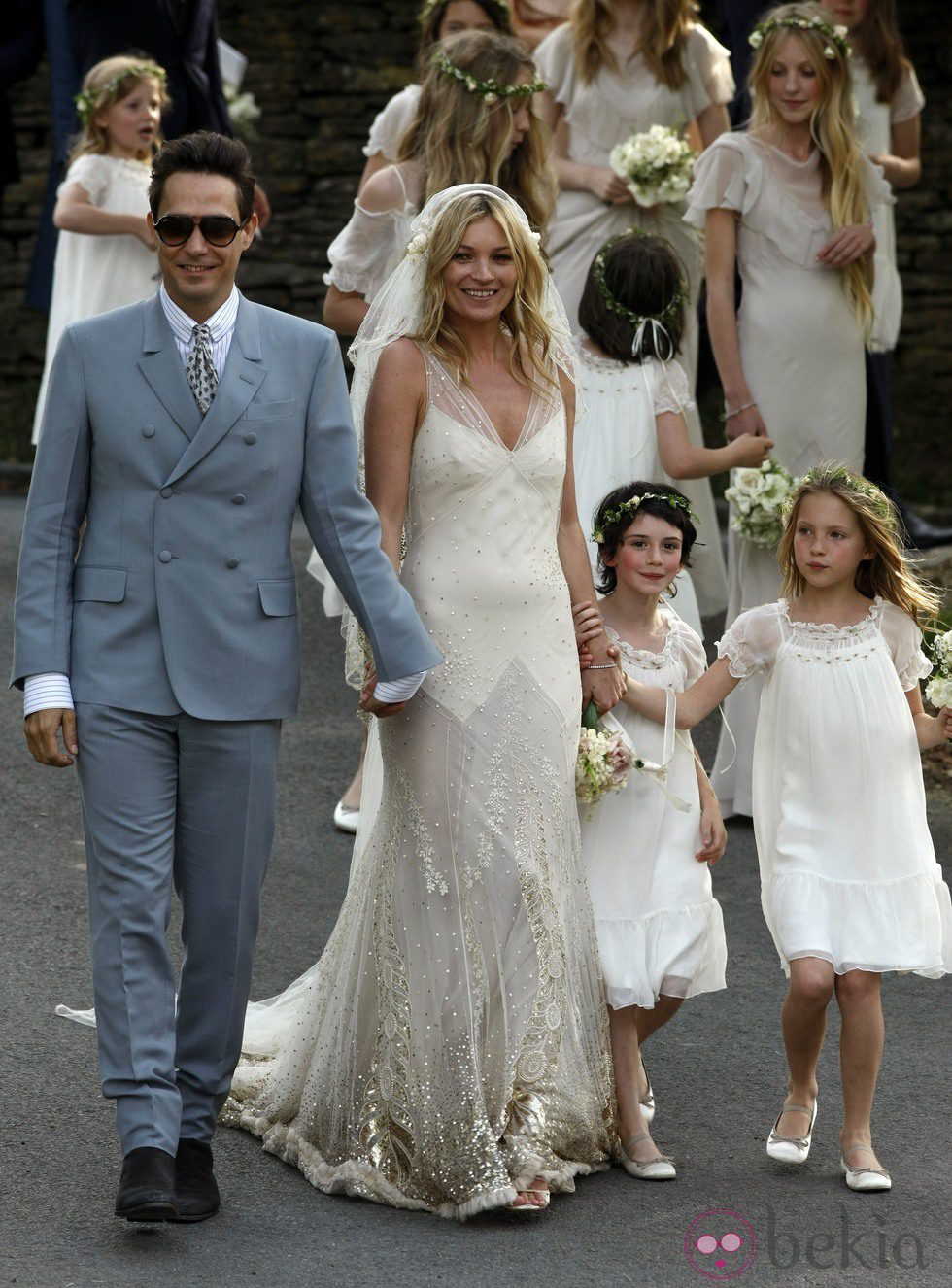 Kate Moss y su marido Jamie Hince tras la ceremonia