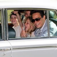 Lila Grace, hija de Kate Moss, feliz en la boda de su madre con Jamie Hince