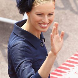 Karolina Kurkuva a su llegada a la boda de Alberto y Charlene