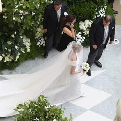 La cola del traje de novia de Charlene Wittstock