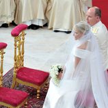 Charlene Wittstock y Alberto de Mónaco durante la ceremonia religiosa