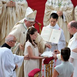 Alexandra de Hannover lee en la boda de Alberto de Mónaco