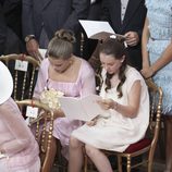 Las primas Alexandra de Hannover y Camille Gottlieb en la boda religiosa