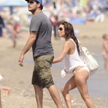 Eduardo Cruz y Eva Longoria en la playa de Marbella