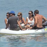 Eva Longoria y Eduardo Cruz, en una lancha en Marbella