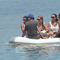 Eva Longoria y Eduardo Cruz, en una lancha en Marbella