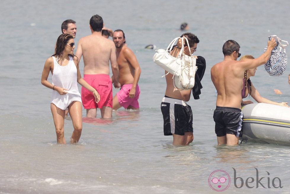 Eva Longoria y sus bolsos llegan a la playa