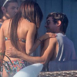 Zac Efron y Ashley Tisdale, cariñosos en la fiesta de cumpleaños de la joven