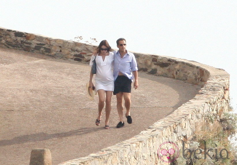 Carla Bruni y Nicolas Sarkozy durante sus vacaciones en la Costa Azul