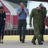 Los Duques de Cambridge se tapan los oídos en Prince Edward Island