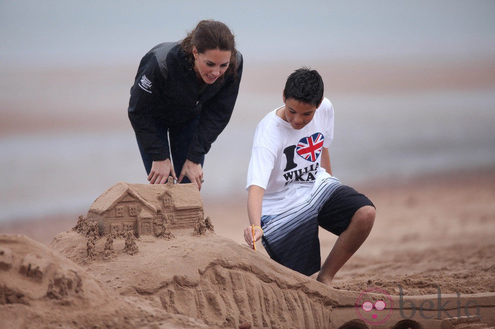 La Duquesa de Cambridge con un niño en Dalvay-by-the-Sea