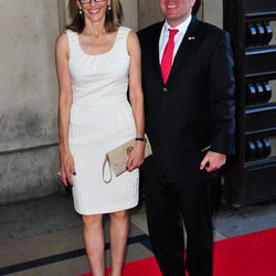 Charles H. Rivkin y Susan Tolson en la presentación de Armani