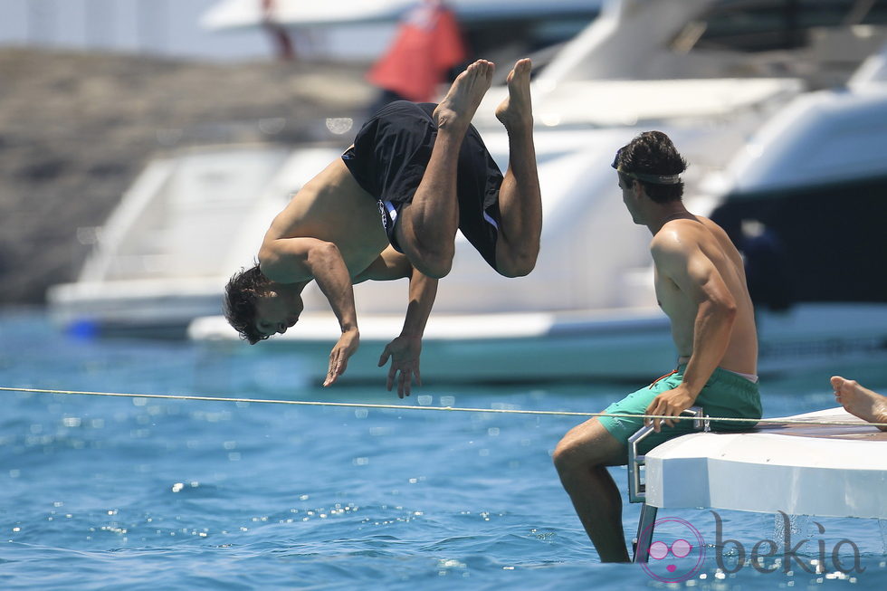 Rafa Nadal se lanza al mar Mediterráneo