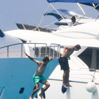 Rafa Nadal se tira desde el barco en Ibiza