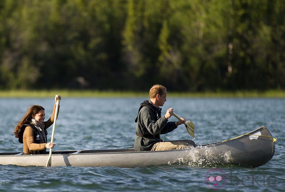 Los Duques de Cambridge remando en Blatchford Lake