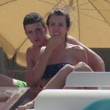 Álex Lecquio y su novia Andrea Guasch en las playas de Ibiza