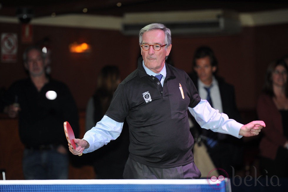 Xavier Trías jugando al ping-pong en un acto solidario en Barcelona