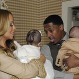 Mariah Carey y Nick Cannon presentan a sus gemelos Moroccan y Monroe