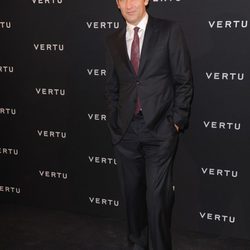 Clive Owen en la fiesta Vertu