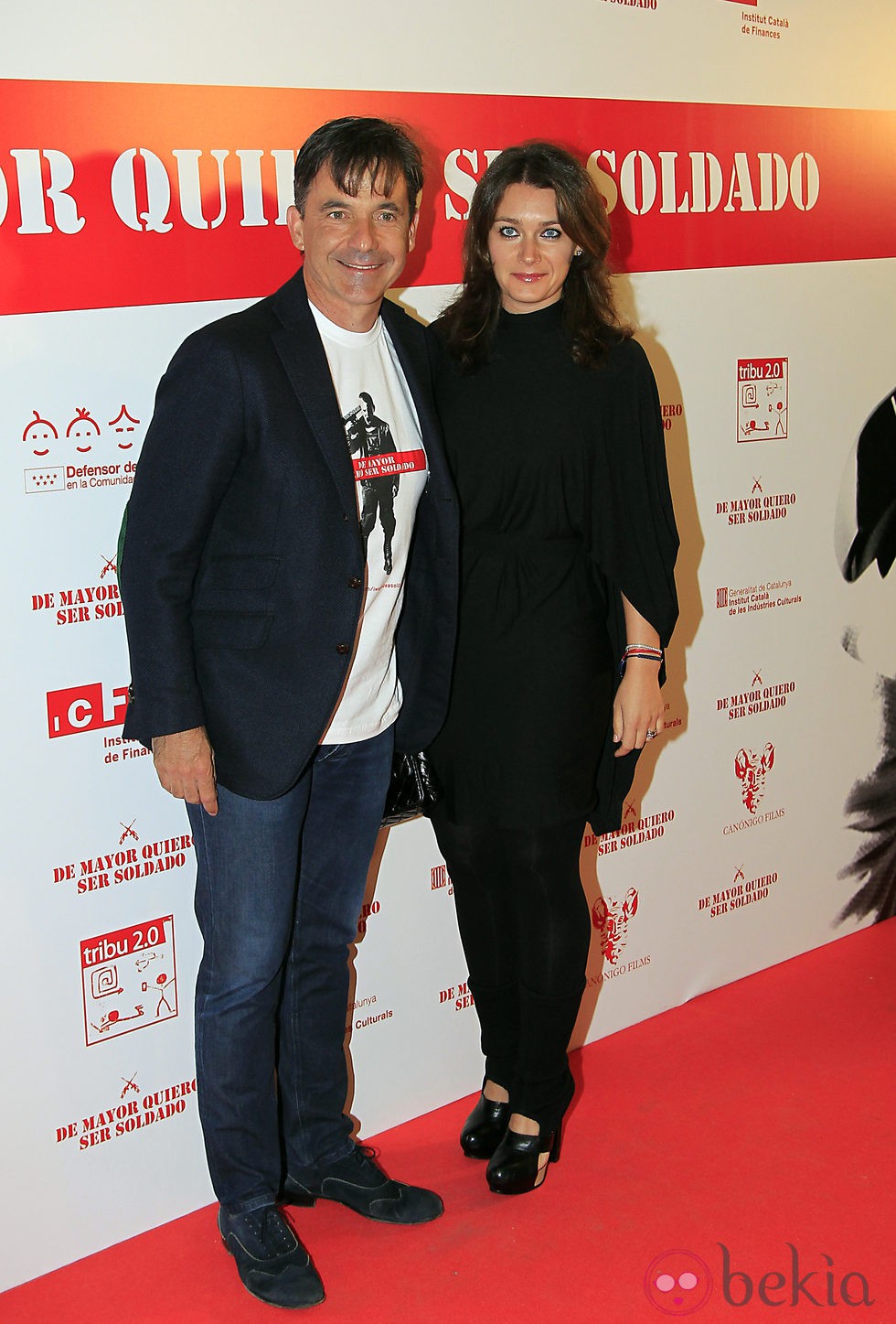 Emilio Sánchez Vicario y Simona Brozetti en el estreno de 'De mayor quiero ser soldado'