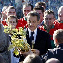 Nicolas Sarkozy recibe un roble de regalo para su hija