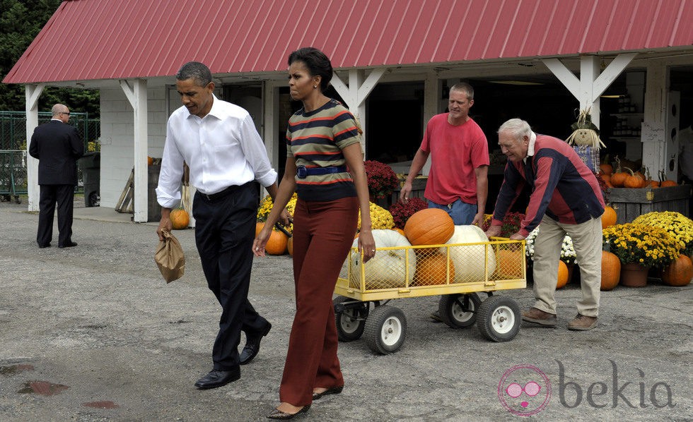 Los Obama escogen calabazas para Halloween