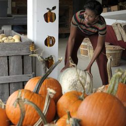 Michelle Obama comprando calabazas de Halloween