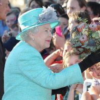 La reina de Inglaterra se da un baño de multitudes en Australia