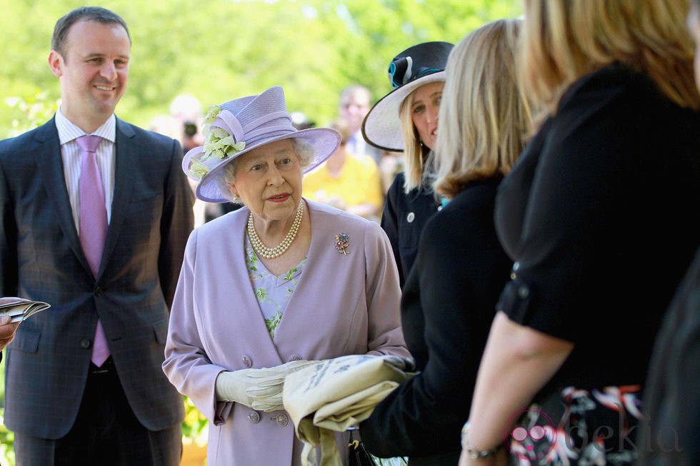 La reina de Inglaterra y el duque de Edimburgo en su viaje oficial a Australia