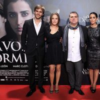 Benito Zambrano, Marc Clotet, María León, Inma Cuesta y Daniel Holguín estrenan 'La voz dormida' en Madrid