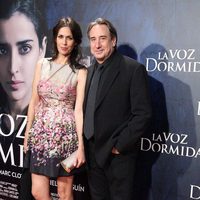 Juanjo Puigcorbé y Lola Marceli en el estreno de 'La voz dormida' en Madrid