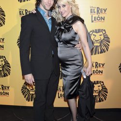 Innocence y Sergio Arce en el estreno del musical 'El Rey León' en Madrid