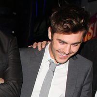 Zac Efron anda borracho por las calles de Londres