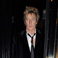 Rod Stewart borracho tras celebrar su cumpleaños en Londres