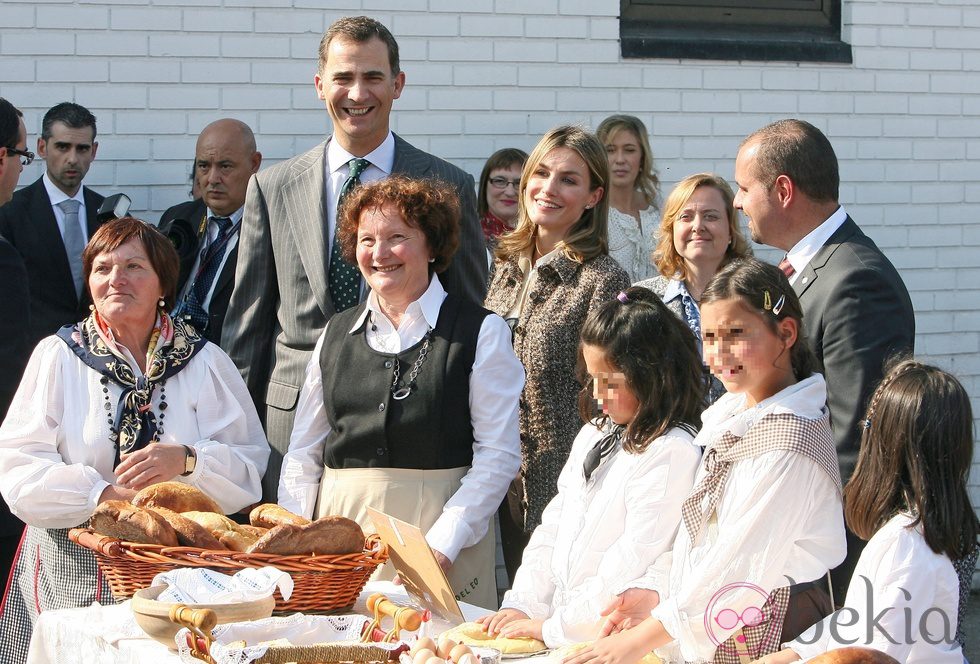 Los Príncipes de Asturias durante su visita a San Tirso de Abres en Asturias