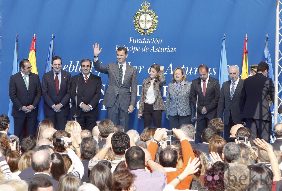 Felipe y Letizia entregan a San Tirso de Abres el Premio al Pueblo Ejemplar 2011