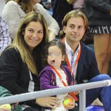 Arantxa Sánchez Vicario, Josep Santacana y su hija en el partido homenaje a Andrés Gimeno