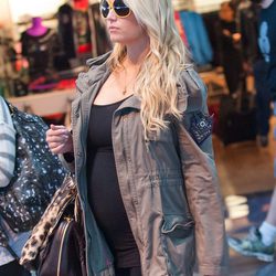 Jessica Simpson en el aeropuerto de Los Ángeles