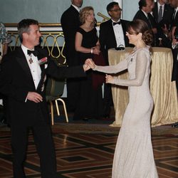 Federico y Mary de Dinamarca bailando en los 100 años de la Fundación Américo-Escandinava