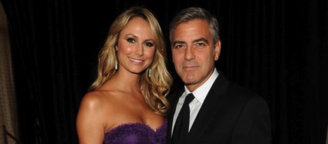 Stacy Keibler y George Clooney en los Hollywood Awards 2011