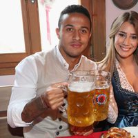 Thiago y Julia Vigas celebran el Oktoberfest 2016