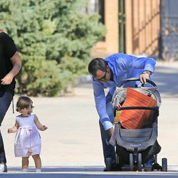 Carlota Corredera, junto a su hija Alba y su marido Carlos