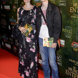 Laura Pamplona y su hijo en el estreno de 'El mundo entero'